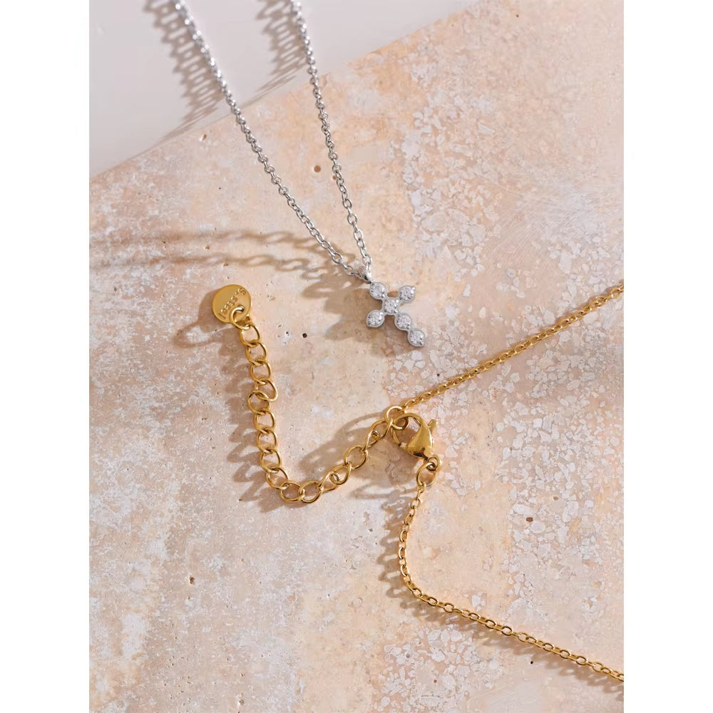 Fashion Chic Cross Shiny Pendant Necklace Cubic Zirconia Exquisite Casting Technology Gold Platinum Plated Jewelry Gift